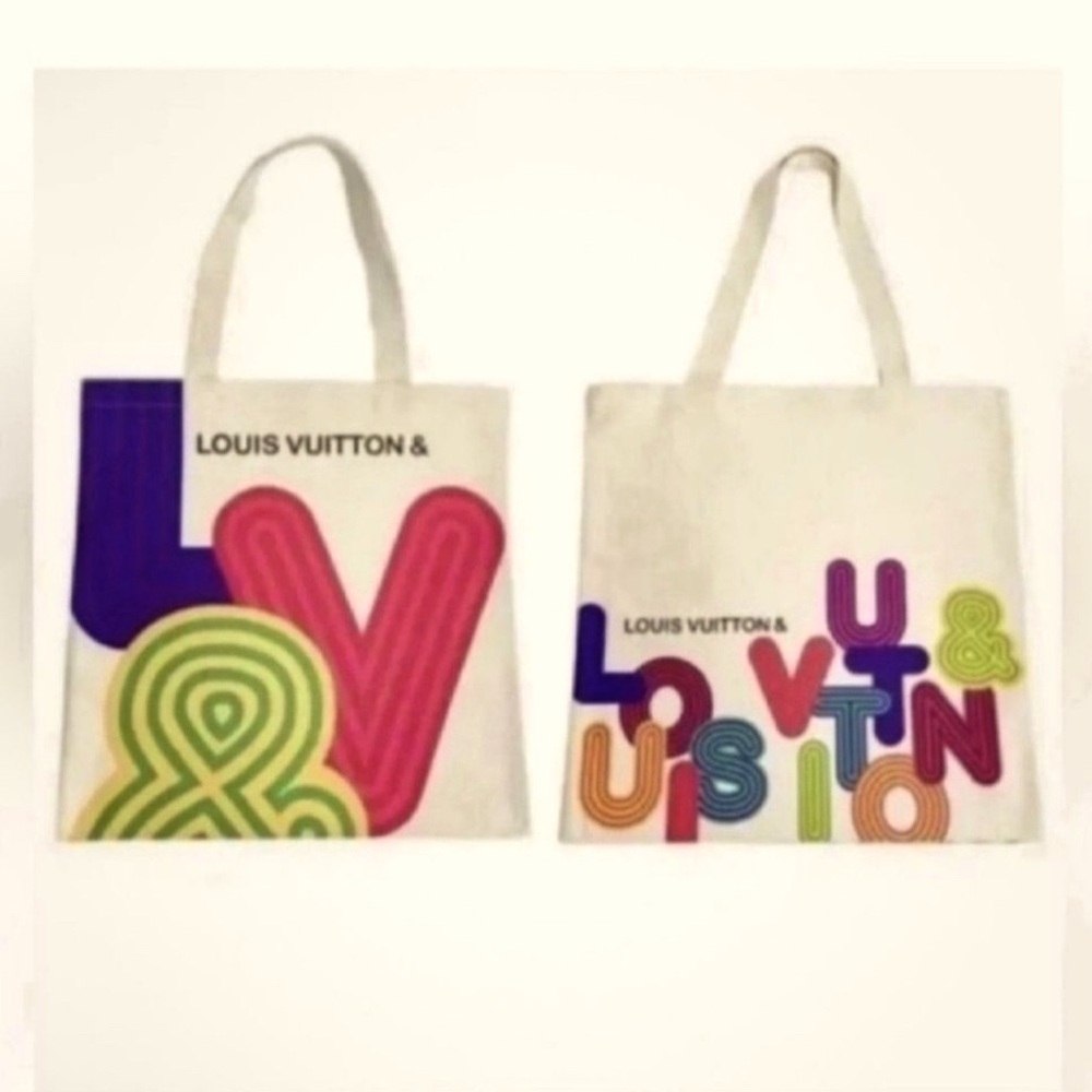 Only 1 left 🩷🫶🏻! Louis Vuitton Canvas Tote!